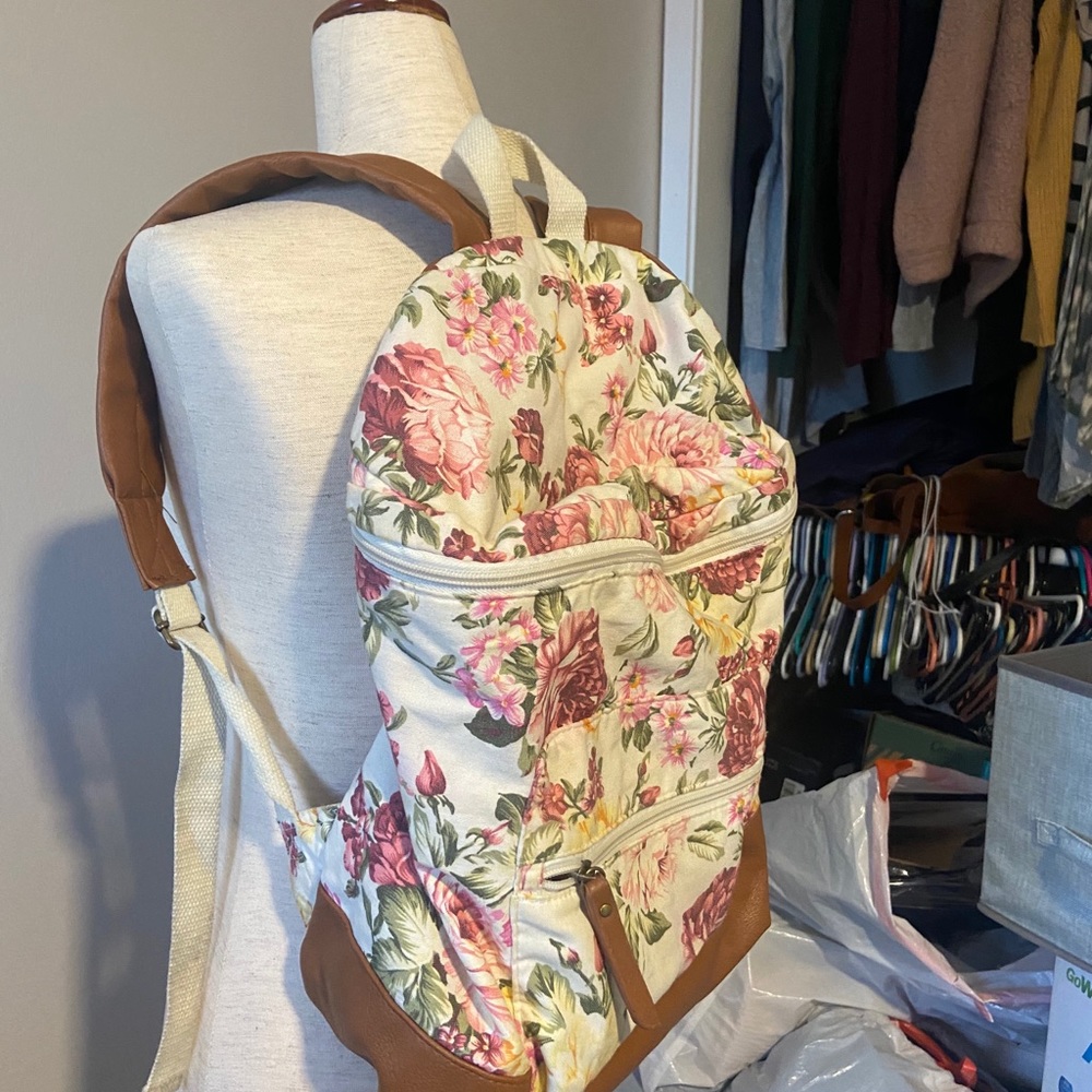 Floral backpack - Picture 3 of 3